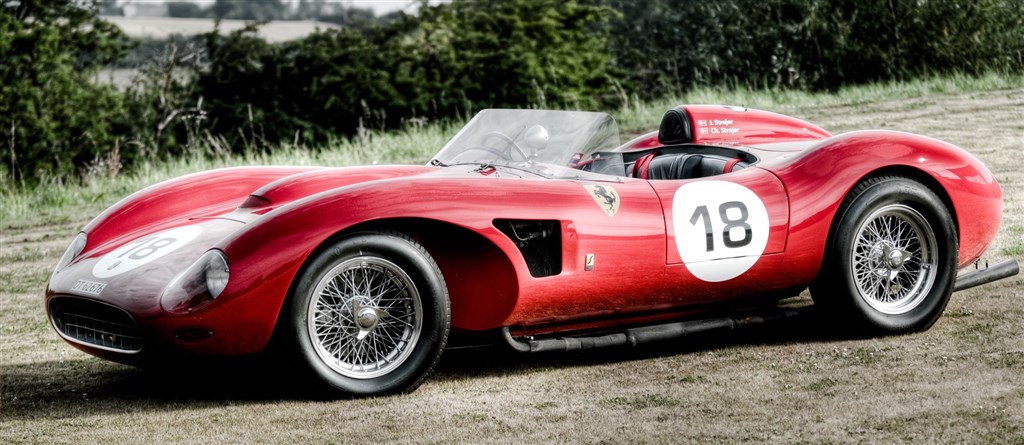 Jørgen Strøyer er ejer af Strøyer Samlingen i Assens, og han kommer til Munkebjerg for at vise sin umådeligt sjældne Ferrari GT 250 Testa Rossa frem for publikum som et led i fejringen af Munkebjerg
(Foto: Privat foto)